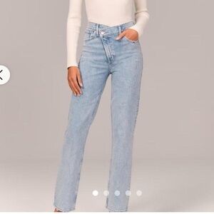 Abercrombie Ultra High Rise 90’s Straight Leg Jean